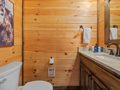 The Bird's Nest - Entry Level Shared Bathroom