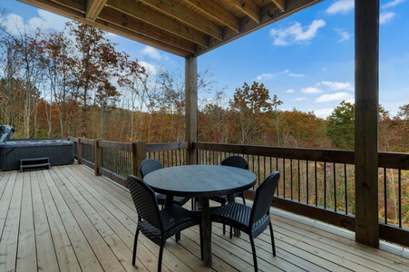 Vacay Chalet - Entry Level Deck