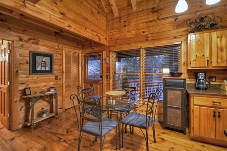 Blue Lake Cabin - Dining Table