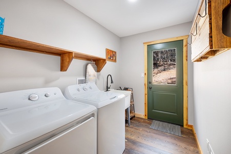 Just-in-Tyme - Entry Level Laundry Room