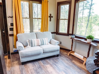 Misty Mountain Treehouse - Cozy Seating Area