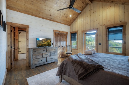 Mountain Air - Upper Level King Bedroom 1