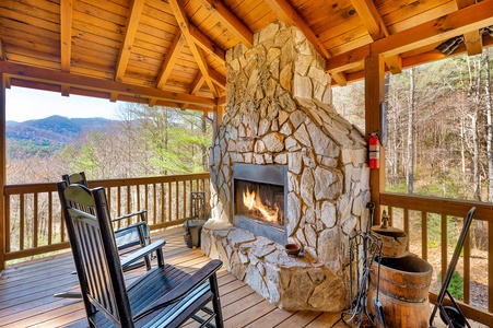 Cohutta Hideaway - Entry Level Deck Outdoor Fireplace