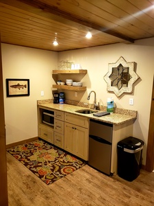 Main Street Suite- Small kitchenette space