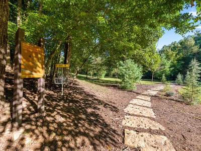 River Joy Lodge- Frisbee Golf Anyone