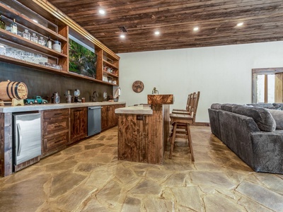 Misty Trail Lakehouse - Lower Level Wet Bar