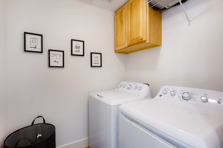 Scenic Ridge - Upper-level Laundry Room