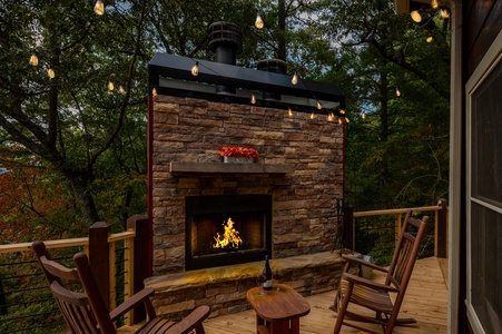 Pinecrest Lodge - Outdoor Woodburning Fireplace