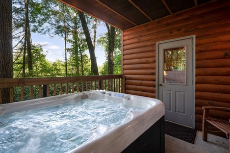 Hazy Hideaway - Lower Level Hot Tub