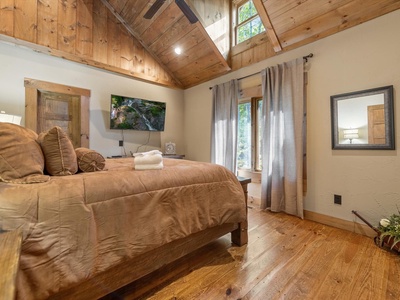 Stone Creek Lodge - Entry Level Guest Bedroom