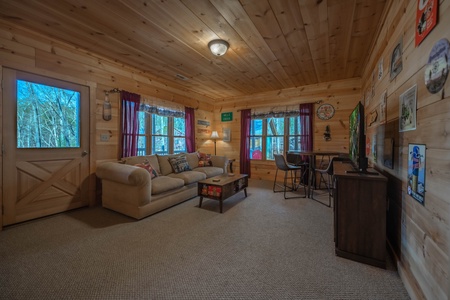 Misty Mountain Escape - Lower Level Den