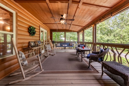 The Loose Caboose - Front Entry Level Deck Seating