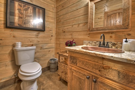 Privacy Peak - Lower Level Bathroom