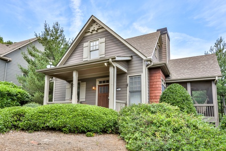 Bear Pause Cottage - Exterior View