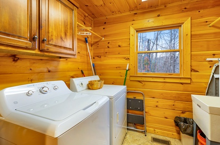 Yogi's Retreat - Laundry Room