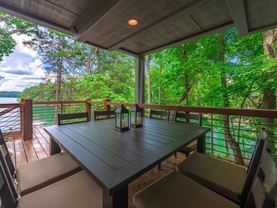 Gleesome Inn- Lower level patio dining table and chairs overlooking the lake