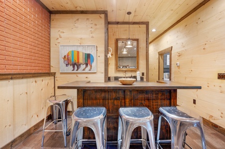 Mountain Echoes- Lower level wet bar seating