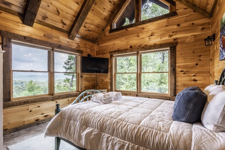 Lookout Lodge - Lower Level Queen Bedroom