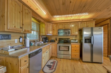Sunrock Mountain Hideaway- Full kitchen view with countertop space