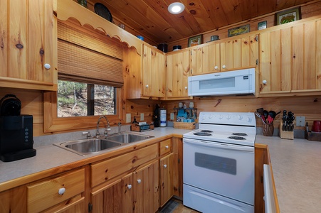 The Leaf Landing - Fully Equipped Kitchen