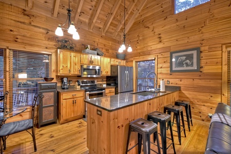 Blue Lake Cabin - Kitchen with Island Seating