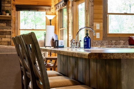 Woodhaven Retreat - Kitchen Island