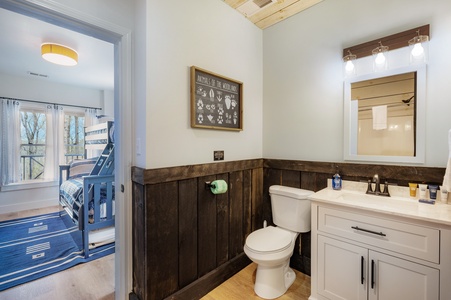 Scenic Ridge - Lower-level Jack and Jill Bathroom