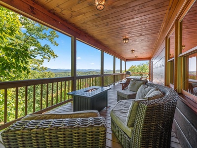 Rising Star Lodge - Entry Level Deck