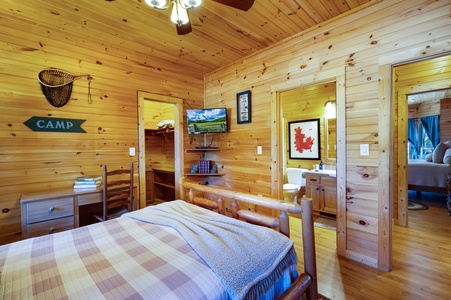 Loving Lodge - Entry Level Queen Suite