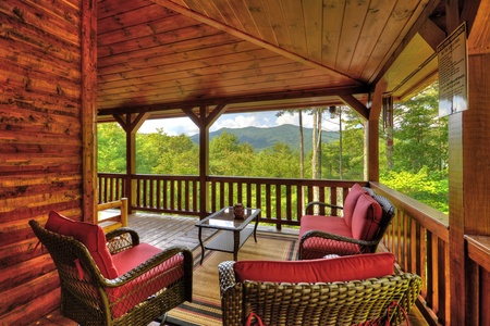 Luxury At The Settlement- Deck Lounge Space