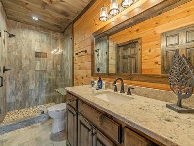 The Bird's Nest - Lower Level Guest King Bathroom
