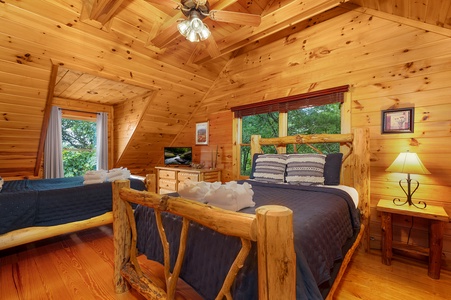 Pinecrest Lodge - Upper Level Double Queen Bedroom