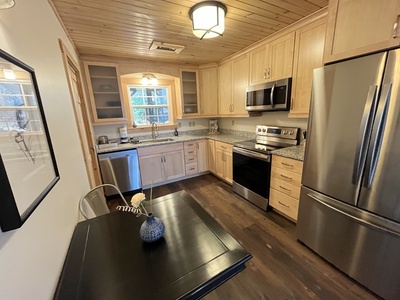 Blue Ridge Lake Retreat - Cottage Kitchen