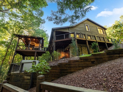 River Joy Lodge- Side View of Cabin