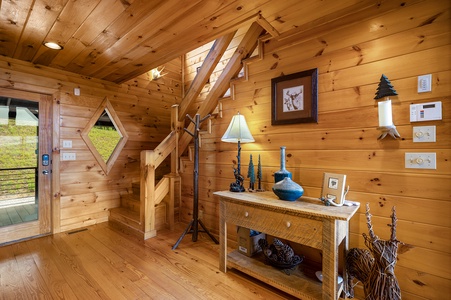 Pinecrest Lodge - Entry Foyer