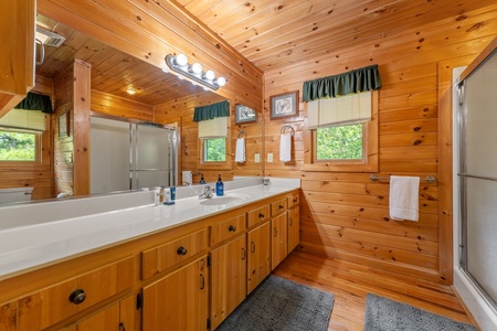 Choctaw Ridge - Loft-Primary King Bedroom's Private Bathroom