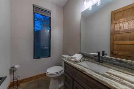 Cohutta Mountain Retreat- Queen Bathroom