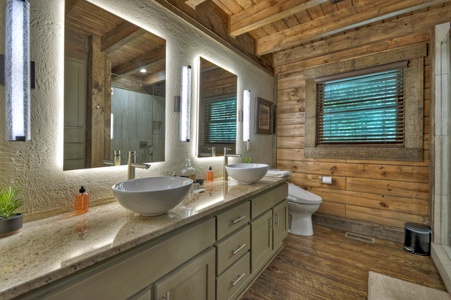 A Stoney River - Entry Level King Primary Bathroom
