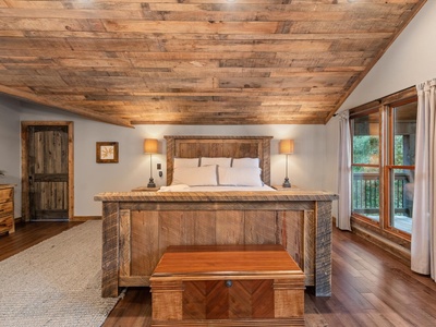 The River House - Upper Level King Suite