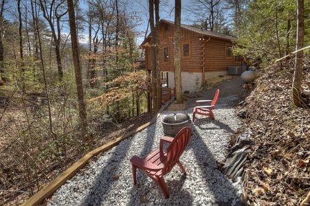 Traveller - Fire Pit with Forest View