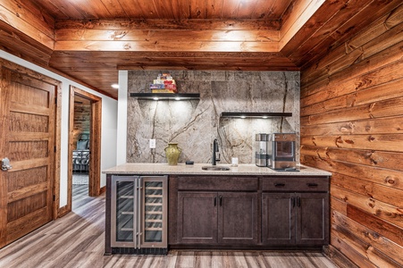 Belle Vue - Lower Level Wet Bar