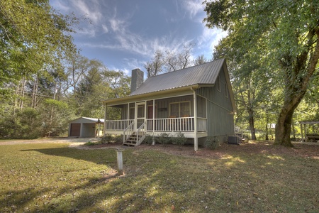 Sipping Rise-Front view of the cabin