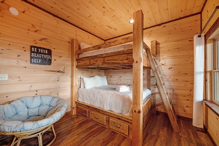 Feather & Fawn Lodge- Lower level guest bunk room