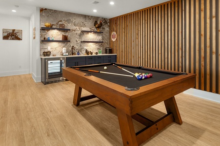 Deer Crossing - Lower Level Pool Table & Wet Bar