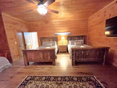 Mountaintown Creek Lodge - Lower Level Double Queen Bedroom