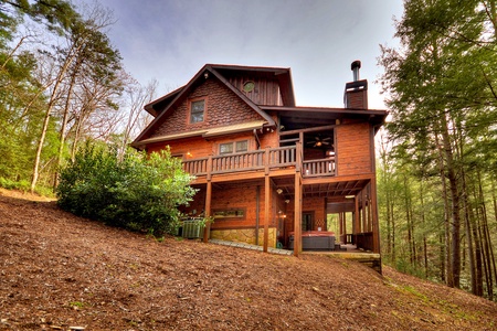 Reel Creek Lodge- Exterior side of the cabin with view of the hot tub