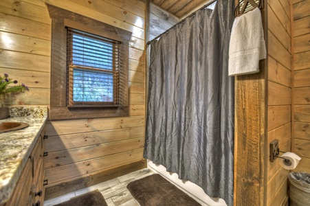 Privacy Peak - Upper Level Bathroom