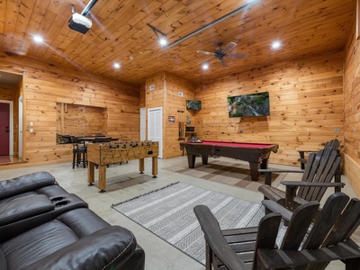 Moonlight Retreat- Entertainment room with seating and games