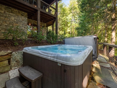 River Joy Lodge- Lower Level Hot Tub