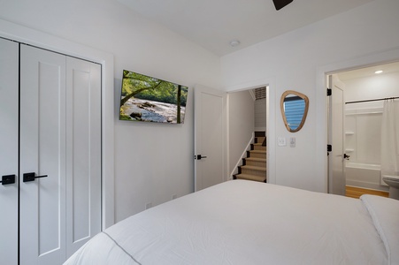 A Stoney Marina - Lower Level Guest Queen Bedroom